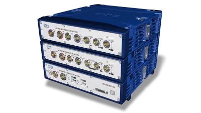 이미지는 버스 인터페이스 모듈 ES886.2, ES891.2 및 ES830 래피드 프로토타입 모듈로 구성된 ES8xx 시스템을 보여줍니다(위쪽에서 아래쪽).